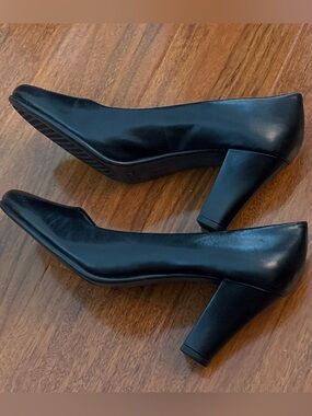 AEROSOLES All Dolled Up Heels Size 8.5